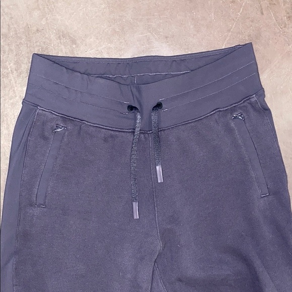 Lululemon women’s joggers! - Picture 7 of 7